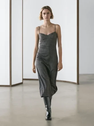 Vestido midi con tirantes