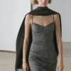 Vestido midi con tirantes Vestido midi con tirantes