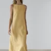 Vestido midi de lino con cuello halter Vestido midi de lino con cuello halter