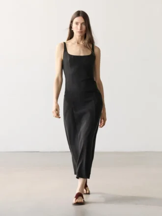Vestido midi de lino con tirantes