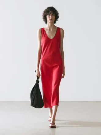 Vestido midi de lino con tirantes