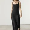 Vestido midi de lino con tirantes Vestido midi de lino con tirantes