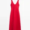 Vestido midi de lino con tirantes Vestido midi de lino con tirantes