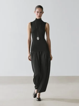 Vestido midi de punto con detalle en contraste