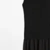 Vestido midi de punto con detalle en contraste Vestido midi de punto con detalle en contraste