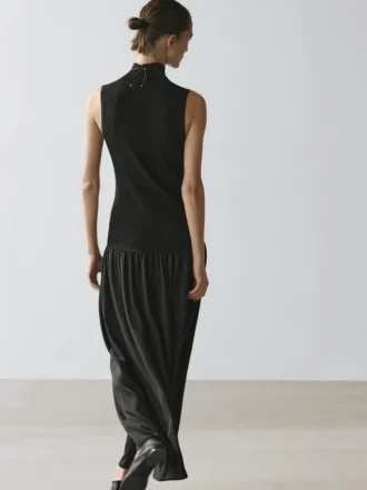 Vestido midi de punto con detalle en contraste