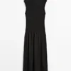 Vestido midi de punto con detalle en contraste Vestido midi de punto con detalle en contraste