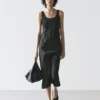 Vestido midi fluido con cuello redondo Vestido midi fluido con cuello redondo