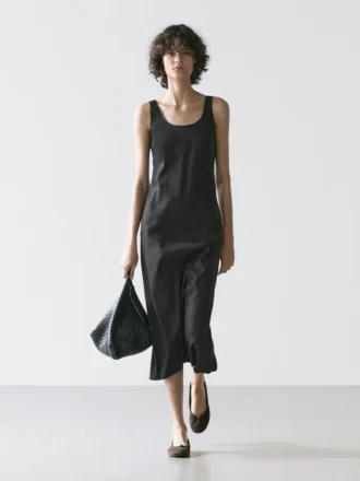 Vestido midi fluido con cuello redondo