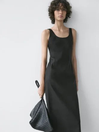 Vestido midi fluido con cuello redondo