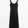 Vestido midi fluido con cuello redondo Vestido midi fluido con cuello redondo