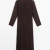 Vestido midi fluido con detalle fruncido Vestido midi fluido con detalle fruncido