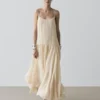 Vestido midi fluido con detalle plisado Vestido midi fluido con detalle plisado