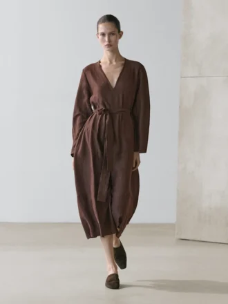 Vestido midi fluido de mezcla de lino con cinturón