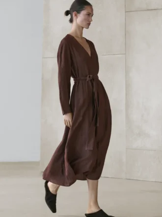 Vestido midi fluido de mezcla de lino con cinturón