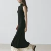 Vestido midi plisado con volantes Vestido midi plisado con volantes