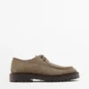 Zapatos de ante con puntera moc y abertura Zapatos de ante con puntera moc y abertura