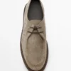 Zapatos de ante con puntera moc y abertura Zapatos de ante con puntera moc y abertura