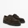 Zapatos de ante con puntera moc y abertura Zapatos de ante con puntera moc y abertura